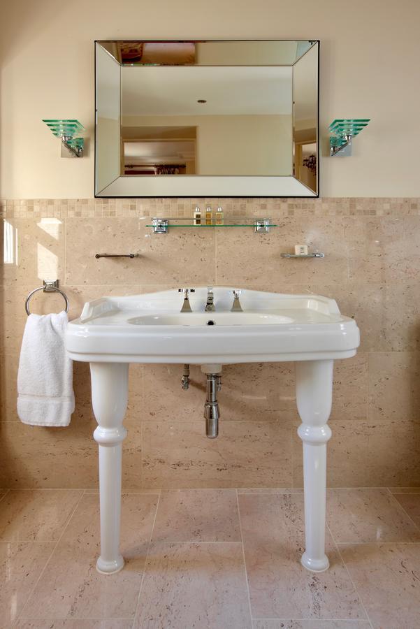 Crestow House Hotel Екстериор снимка
